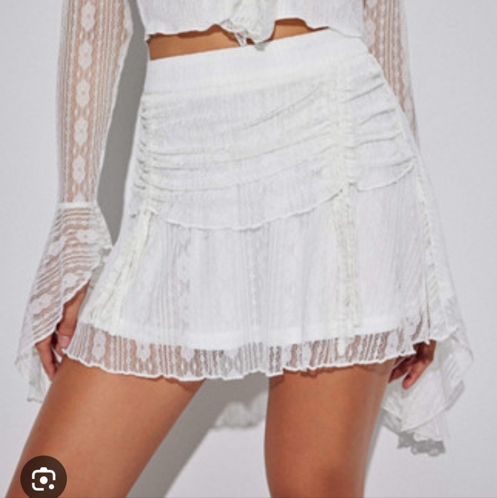 Cider White Tiered Lace Skirt